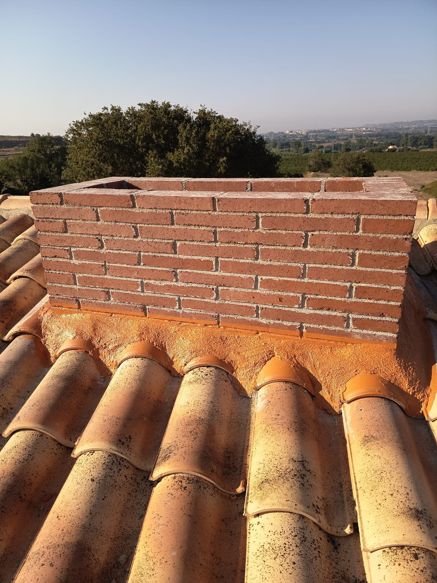 Remate de chimenea en tejado